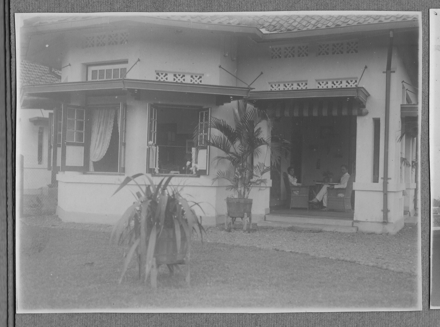 foto 1 huis van Flore de Calonne en Han Pareau Dumontin Nederlands Indië, Indonesië, mogelijk rond 1939